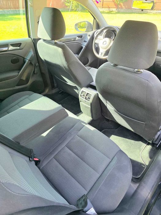 WV Golf 6, an 2011, negru