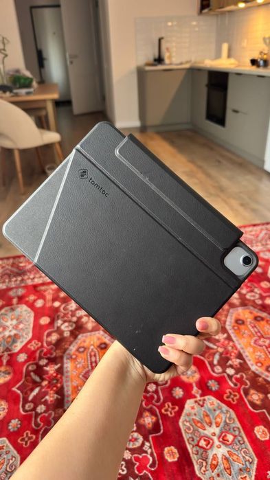 iPad б/у c Apple Pencil и чехлом