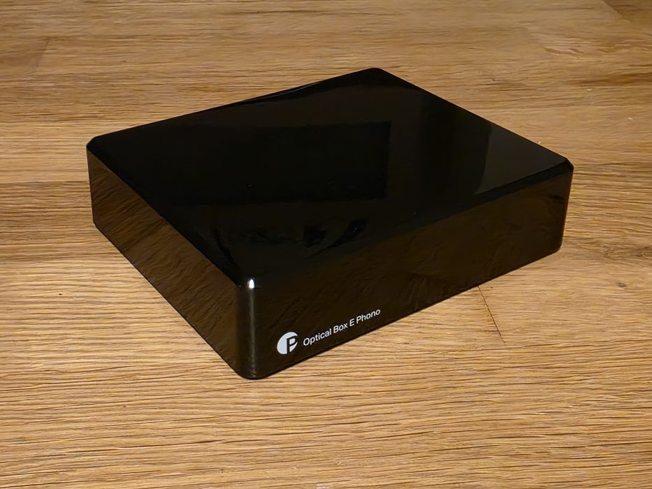 Pro-Ject Optical Box E Phono - Preamplificator phono pentru pick-up cu convertor A/D 
Preamplificator phono pentru pick-upcu convertor A/D