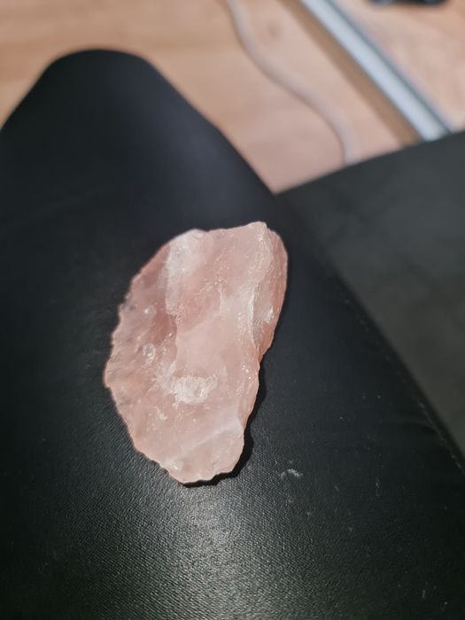 Скъпоценни и полускъпоценни камъчета.