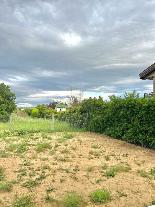 Продаваме двуетажна къща в с. Голяновци