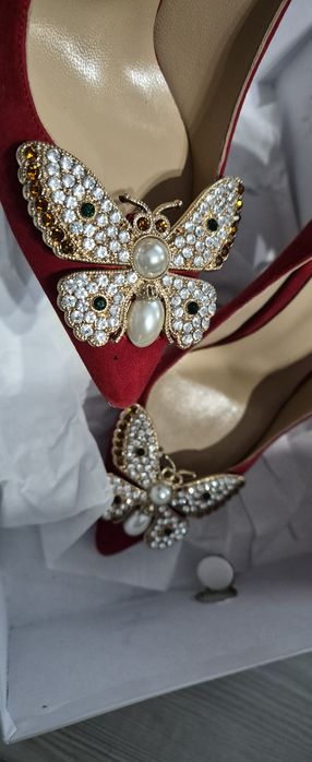 Различни обувки за ежедневие