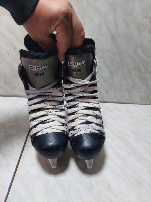 Patine 1011 hochei hochey CCM marime 32  ( 21 cm)