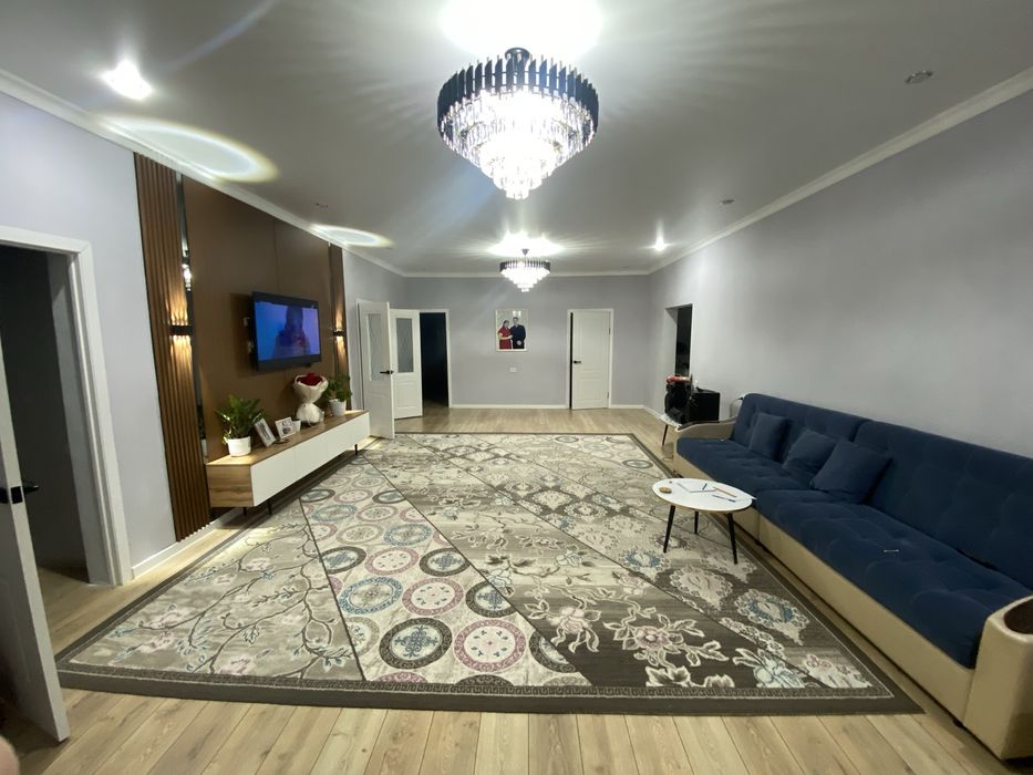 Уй сатылады. 200 кв метр