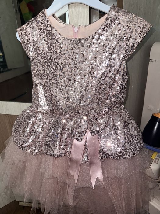 Продам детское шикарное платье