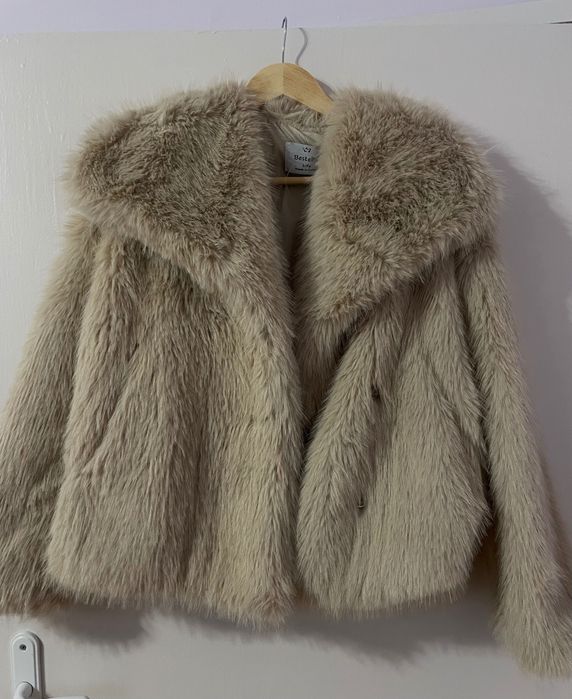 Дамско бяло палто