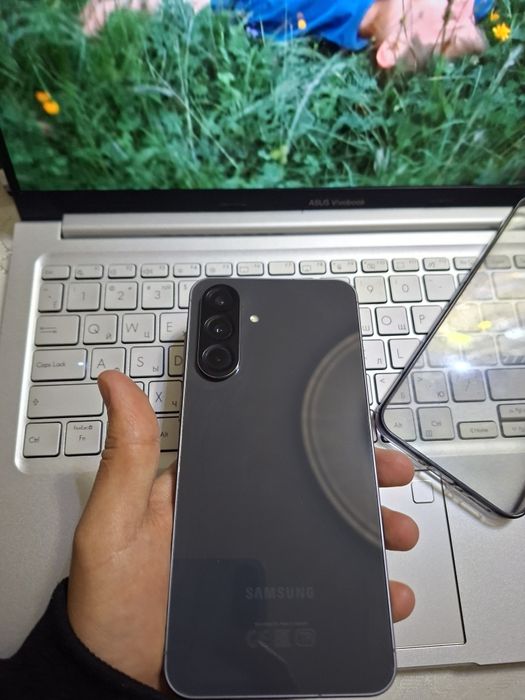 Продаю Samsung galaxy A56 8/256