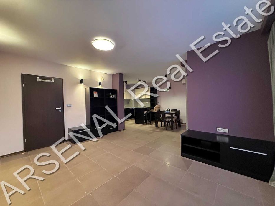 Двустаен апартамент под наем, Младост 1