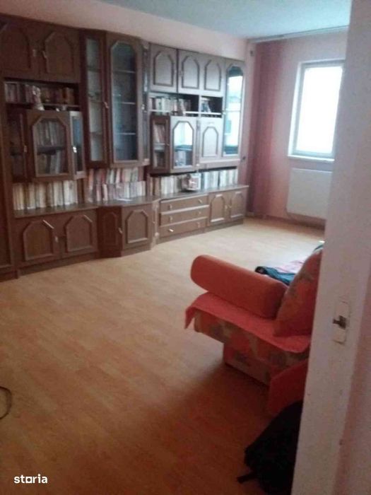 Apartament 3 camere, balcon, gata de utilizare