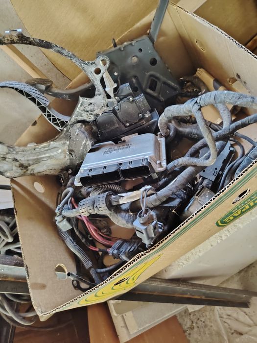 Двигател 1.9 101 кс може и на части