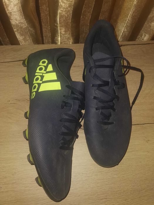 Adidași fotbal în stare buna