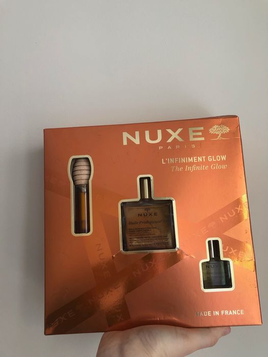 комплект Nuxe със златни частици олио