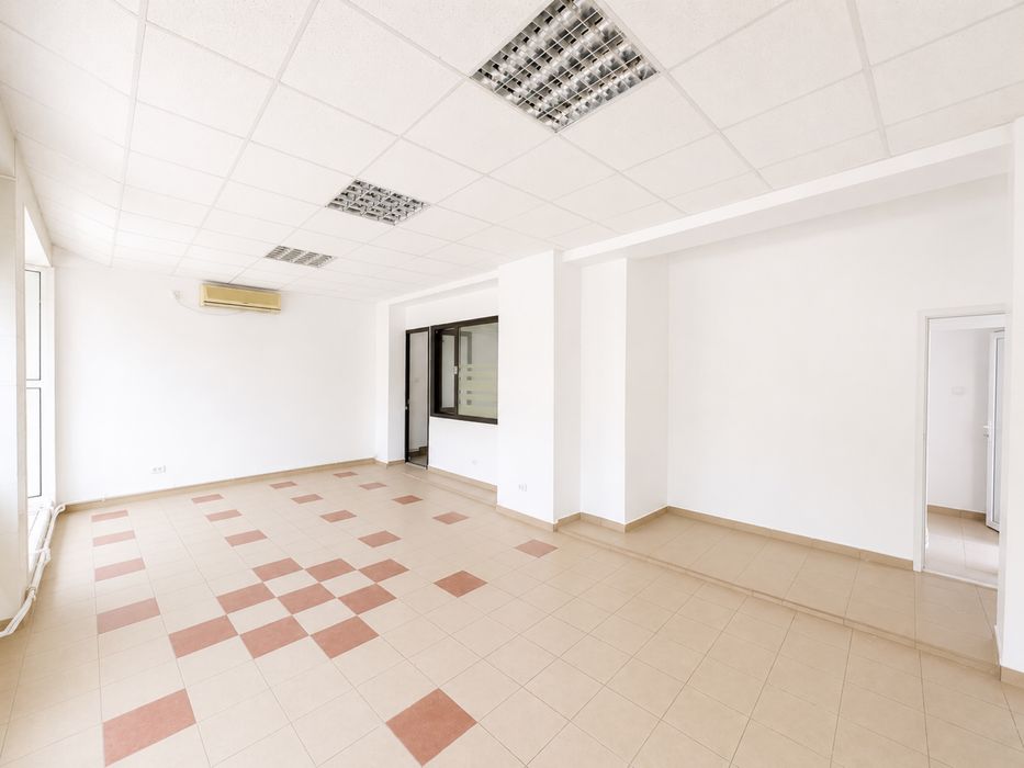 Spațiu comercial pregătit pentru magazin, birou sau salon