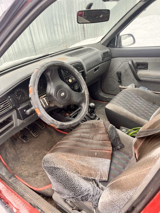 Продаю машину рено