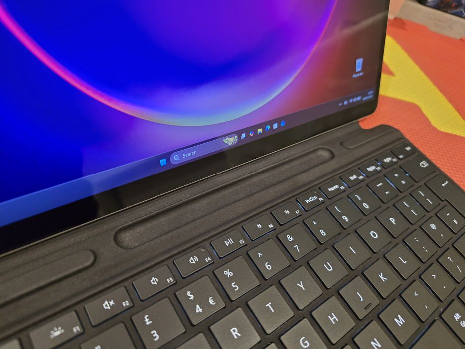 Microsoft Surface Pro 8 / i7-11th/ 16GB Ram / 256 SSD