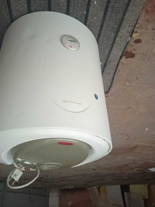 Продаётся водонагреватель Аристон на 50 литров,