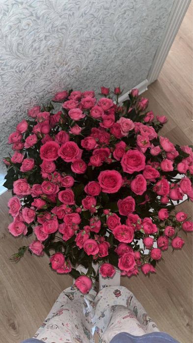 Большая коробка кустовых роз