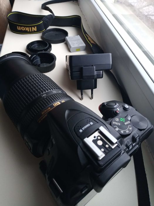 Nikon D5600 с объективом 18-140 мм (есть пример фотографии)