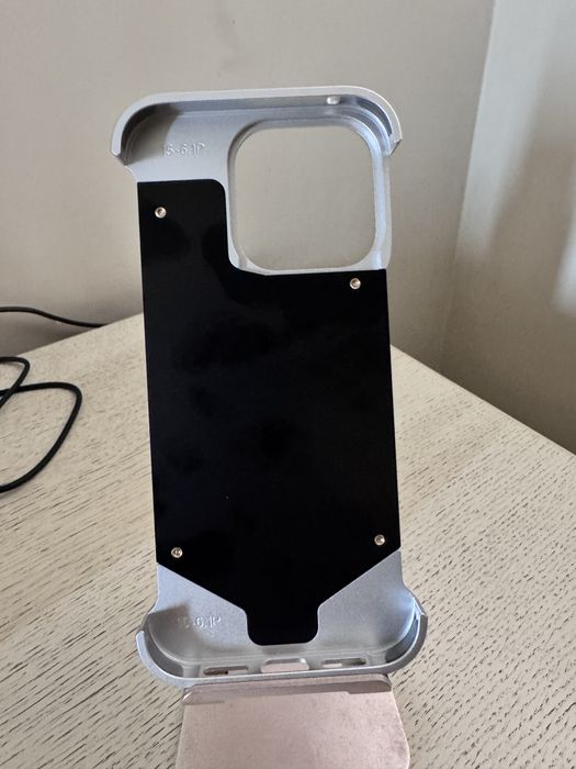 Продам чехол для Iphone 15 Pro