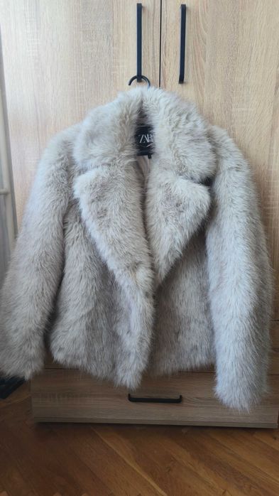Пухено палто Zara