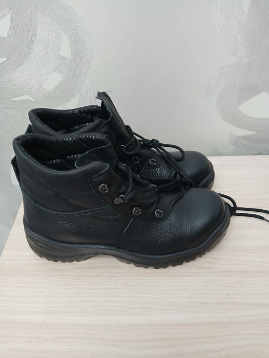 Спец обувь 42 ..