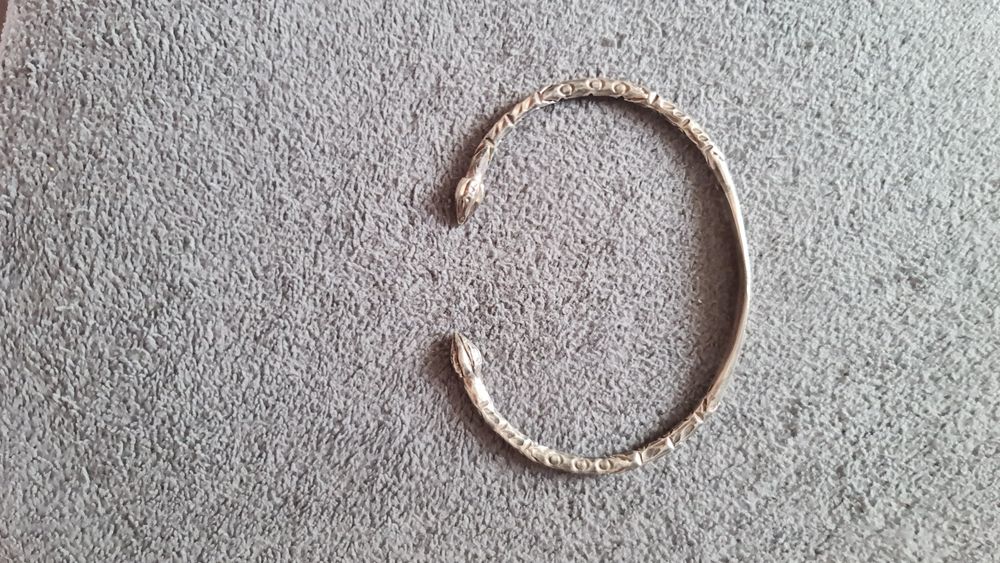 Bratara argint masiv 925,model frumos,reglabila,stare foarte buna,