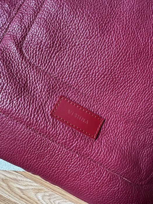 Червена чанта и зелена раница естестевна кожа