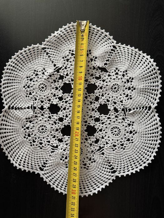 Ръчно плетено каре(малка покривка)