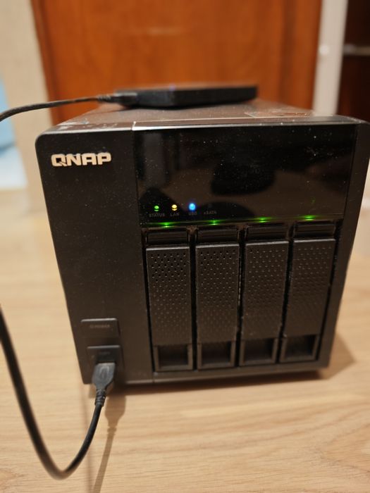 Сървърен NAS QNAP TS-469L (4-гнезда) с 3GB RAM + 4бр. Диска по 2TB Seagate Enterprise