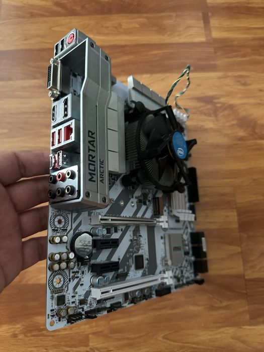 Placa de baza MSI cu I7 7700k  si SSD 512 gb