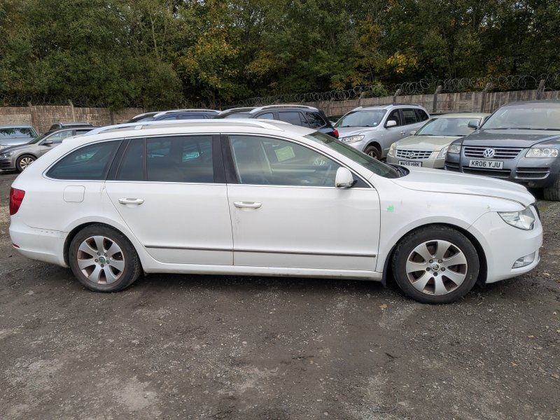 Dezmembrari / Dezmembrez Skoda Superb II Combi (3T5) 1.6 TDI CAYC cutie viteze manual cod culoare LF9E