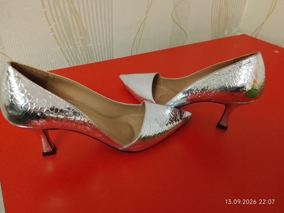 Продам женские туфли