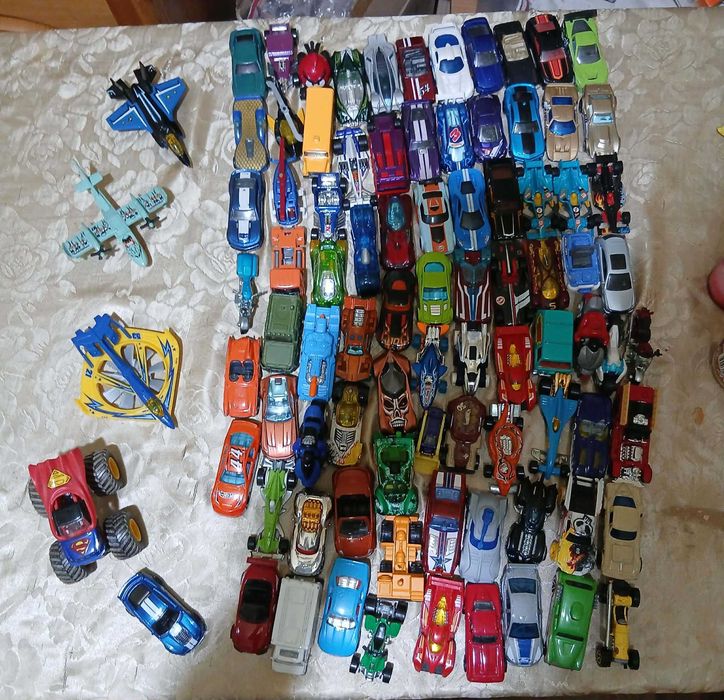 Hot Wheels и Matchbox колички