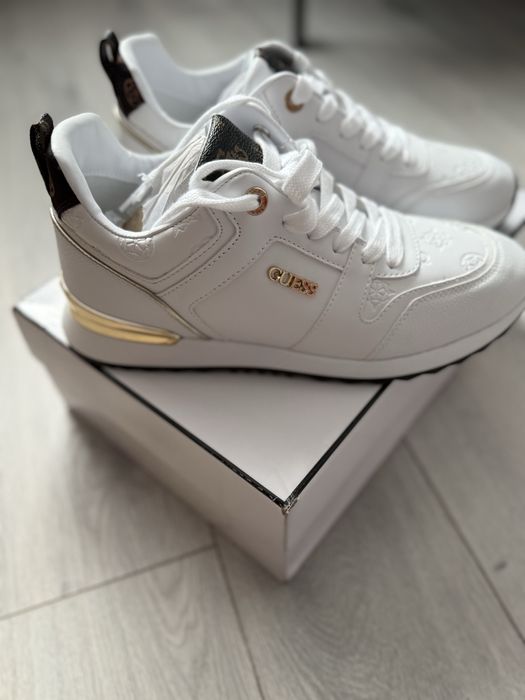 Guess damă.  Nou !!!