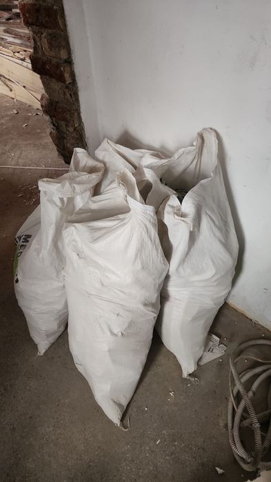 Evacuam moloz mobila vechie asiguram si in carcatul la masina