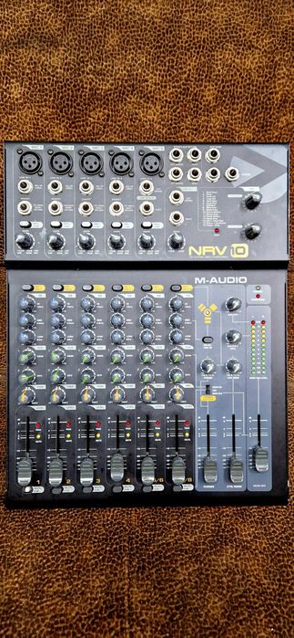 Mixer m audio nrv10