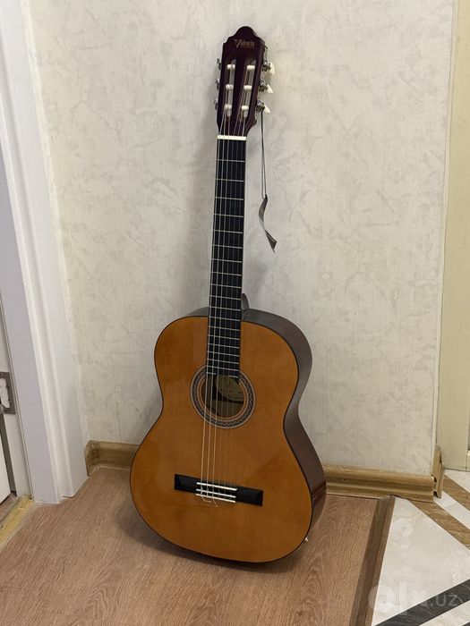 Gitara Valencia
