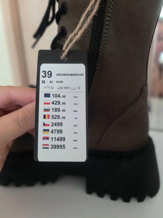 Продавам. Модни ботуши. Нов