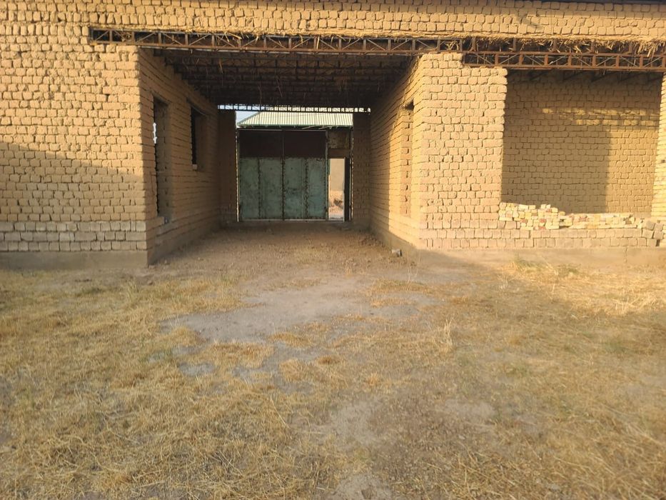 Uy sotiladi 250mln kelishamiz