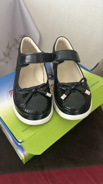 Продам туфли для девочки bebetom