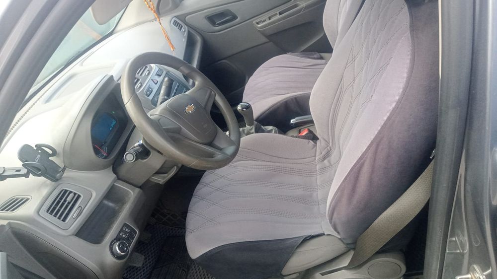 Автомобиль 2022 года