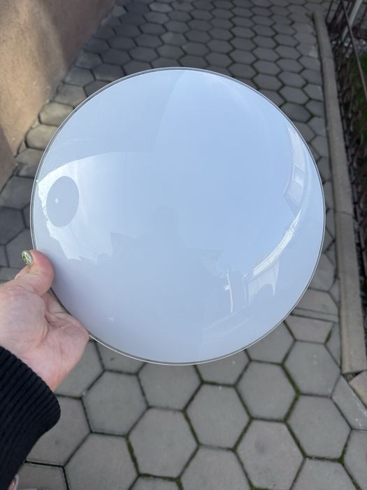 Продам потолочную лампу.