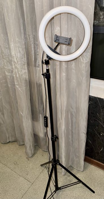 Лампа кольцевая.