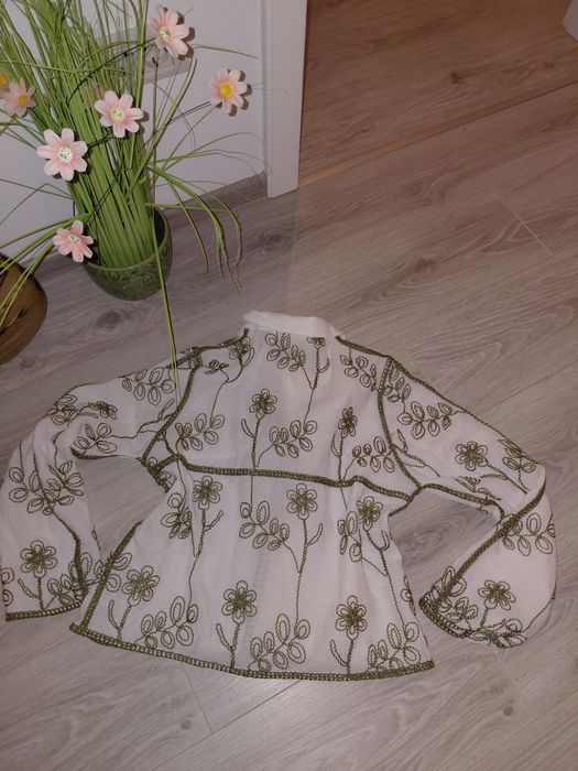 Camasa bumbac 100%, cu broderie manuala olive, model deosebit, noua