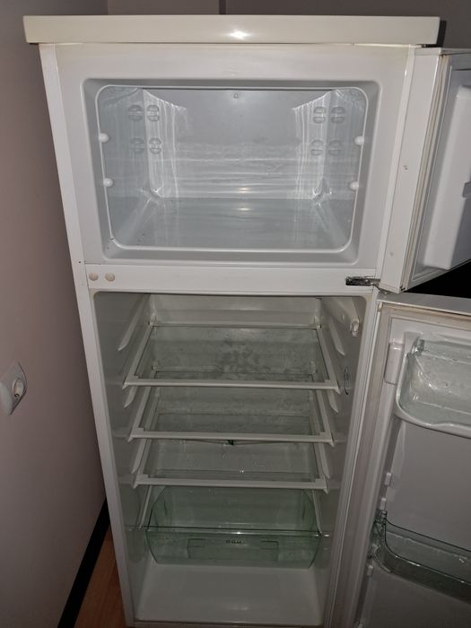 Хладилник с горна камера Electrolux