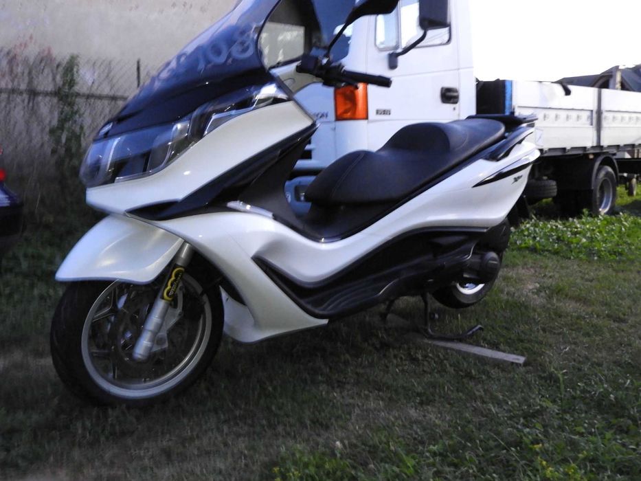 Maxi scooter Piaggio x10