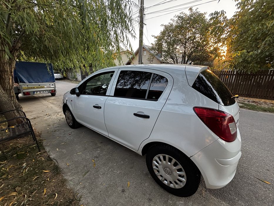 Vând Opel Corsa 1.3 Diesel, an 2013 – 2.500 €