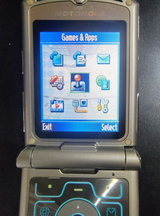 Motorola RAZR V3+incarcator original ( orice rețea)