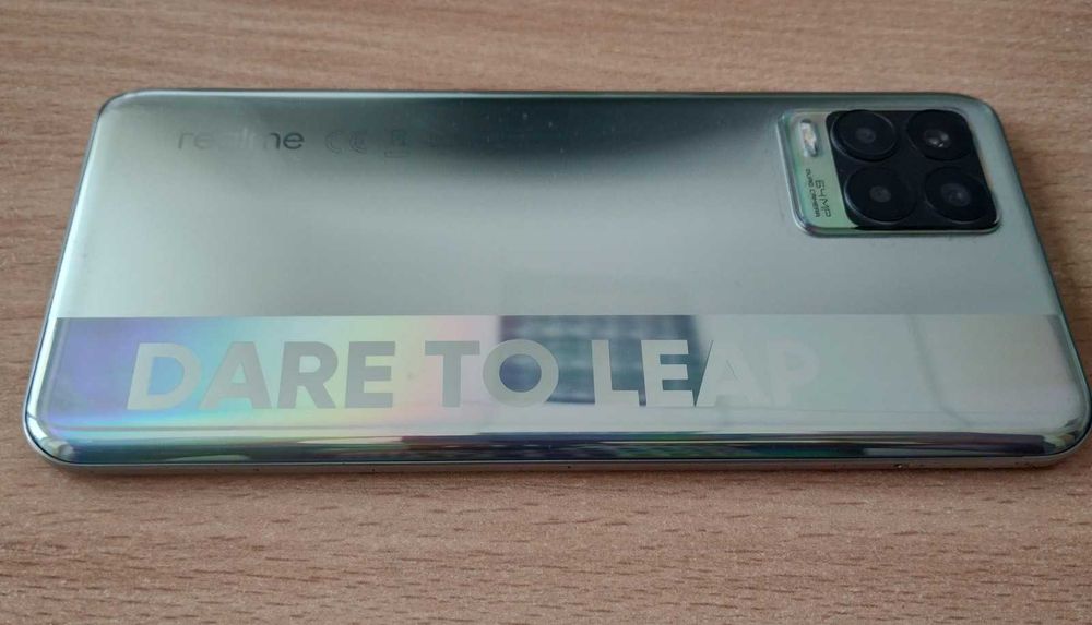 Продавам мобилен телефон Realme 8 - 6gb/128gb