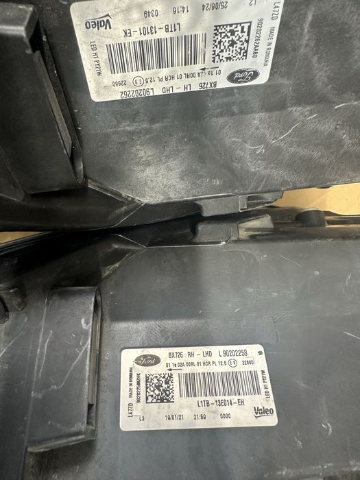 Faruri stânga dreapta ford puma.